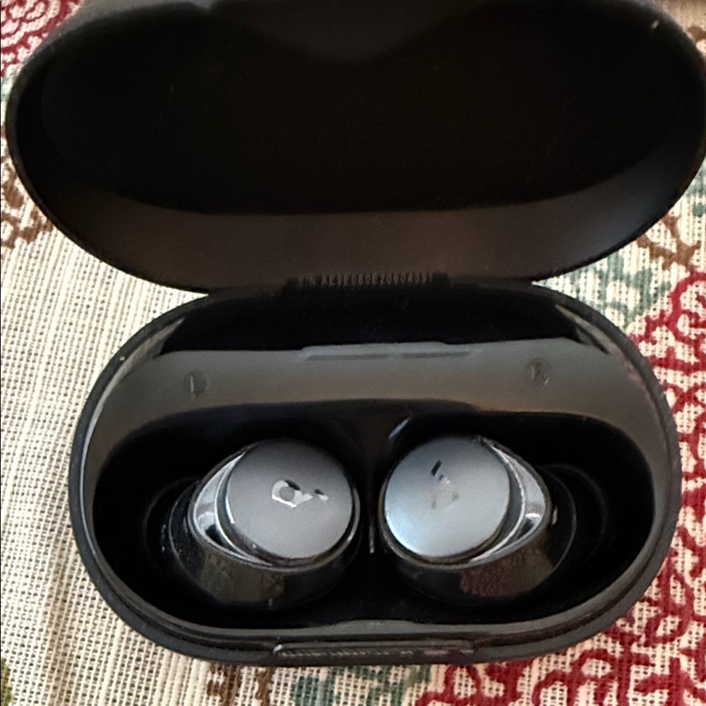 Ear Buds - Picture 2 of 3